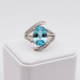 swiss blue topaz round stone 43.70ct Silver ring with a blue gemstone on a white background